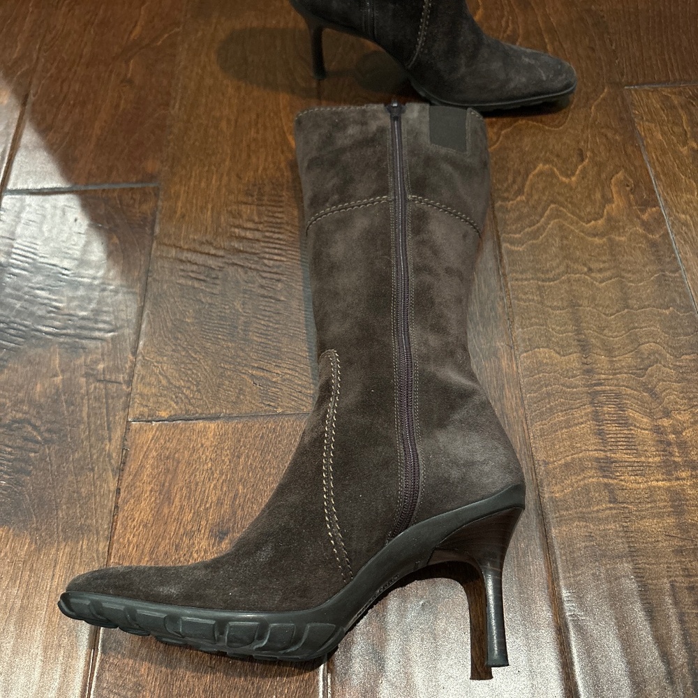 ANNE KLEIN MADE IN ITALY CHOCOLATE SUEDE BOOTS